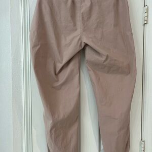 Vuori Vintage Ripstop Pants in Dogwood Womens Size Large Good Used Condition